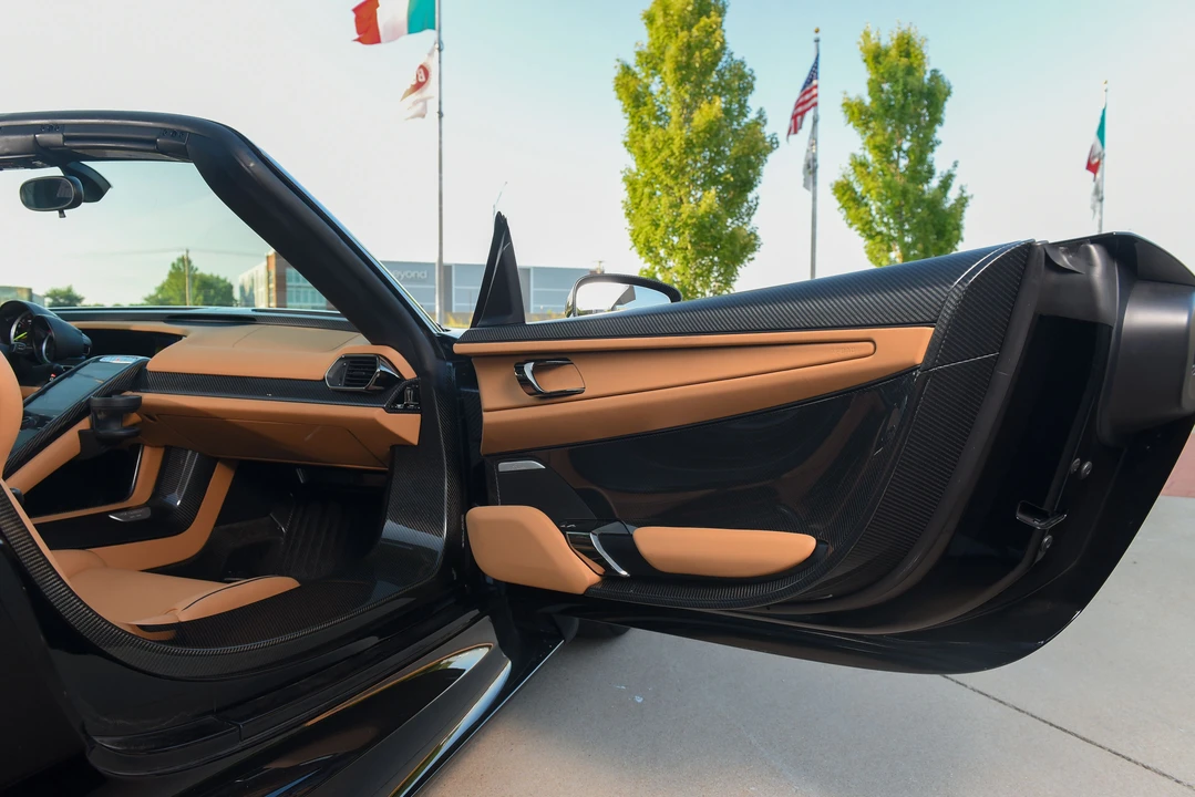2015 Porsche 918 Spyder - Image 23 of 31