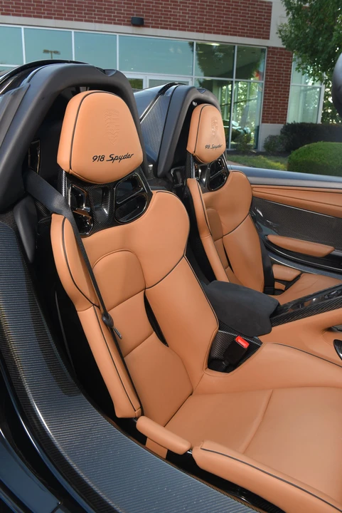 2015 Porsche 918 Spyder - Image 22 of 31