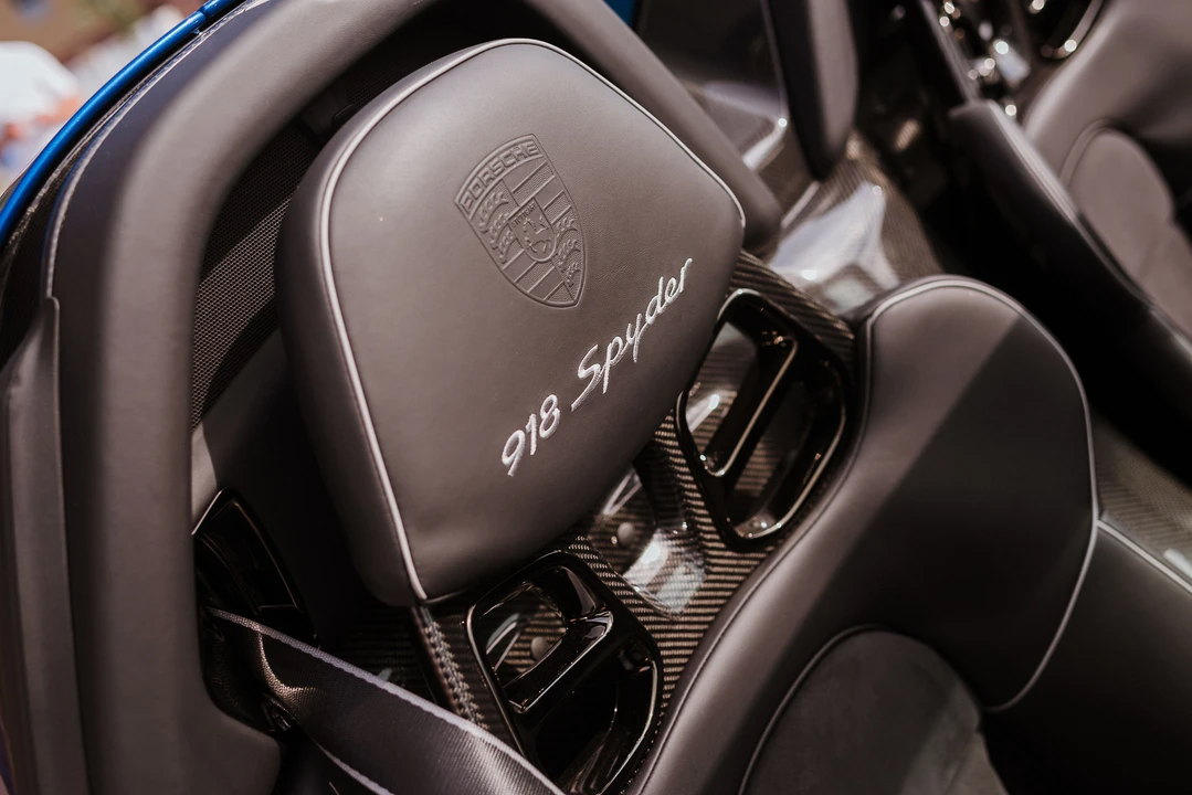 2015 Porsche 918 Spyder - Image 23 of 31