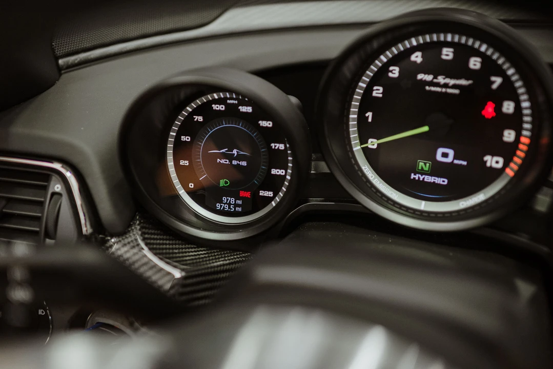 2015 Porsche 918 Spyder - Image 19 of 31