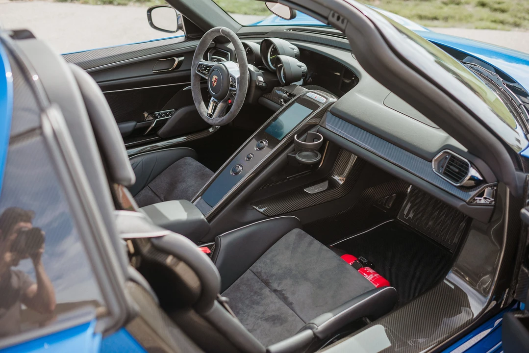2015 Porsche 918 Spyder - Image 25 of 31