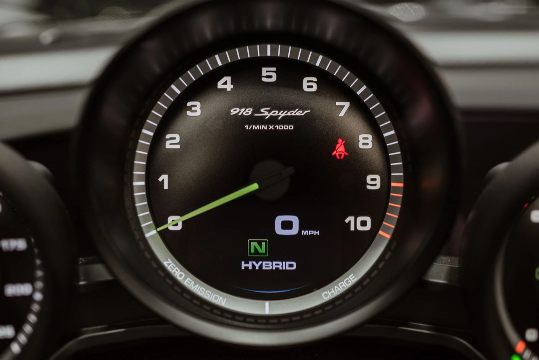 2015 Porsche 918 Spyder - Image 14 of 31