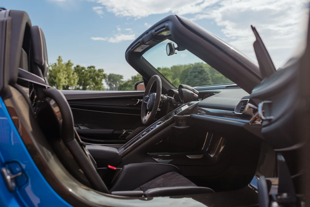 2015 Porsche 918 Spyder - Image 22 of 31