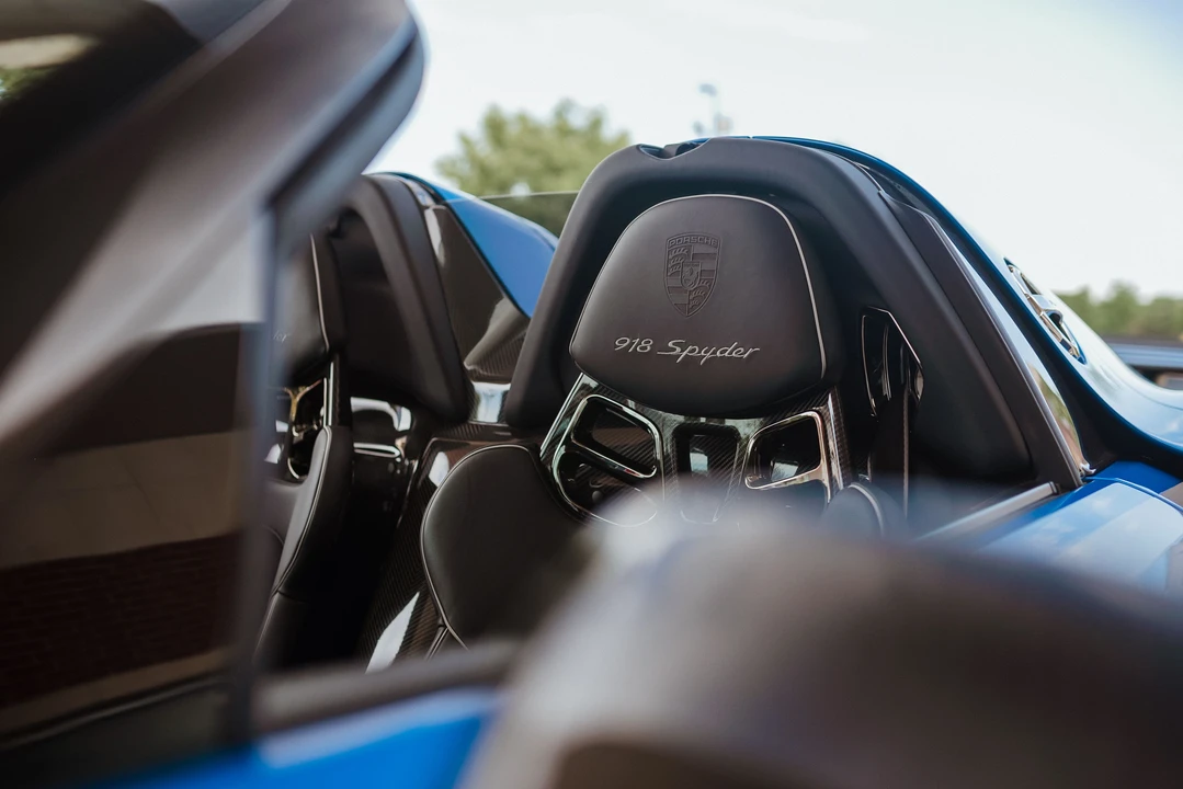 2015 Porsche 918 Spyder - Image 20 of 31