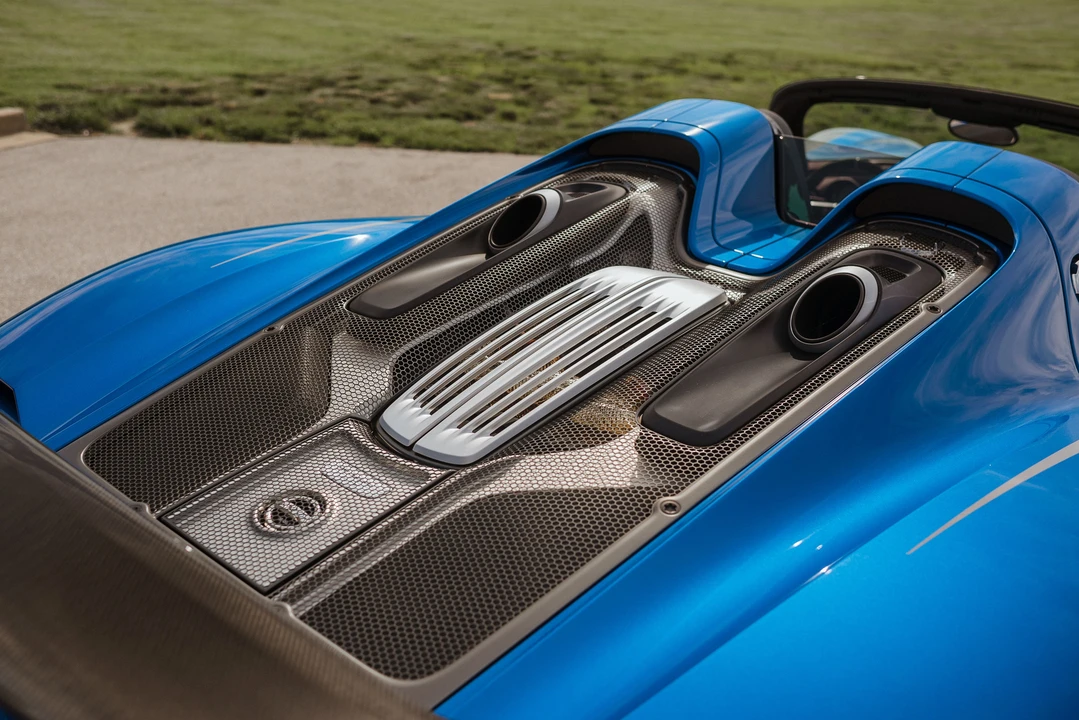 2015 Porsche 918 Spyder - Image 29 of 31