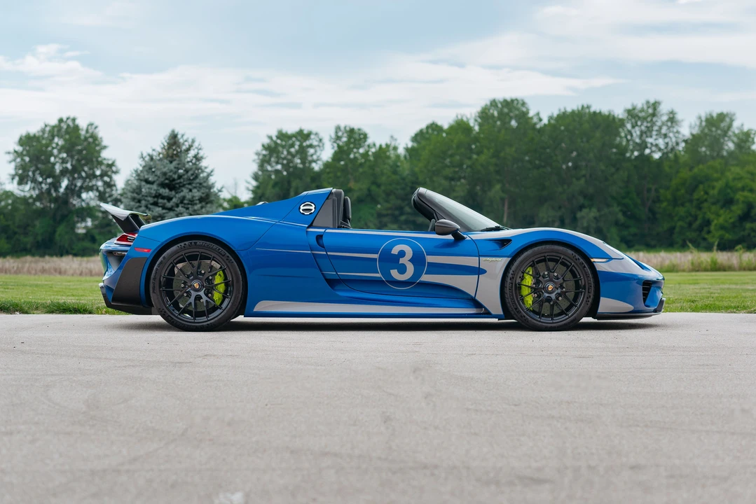 2015 Porsche 918 Spyder - Image 9 of 31