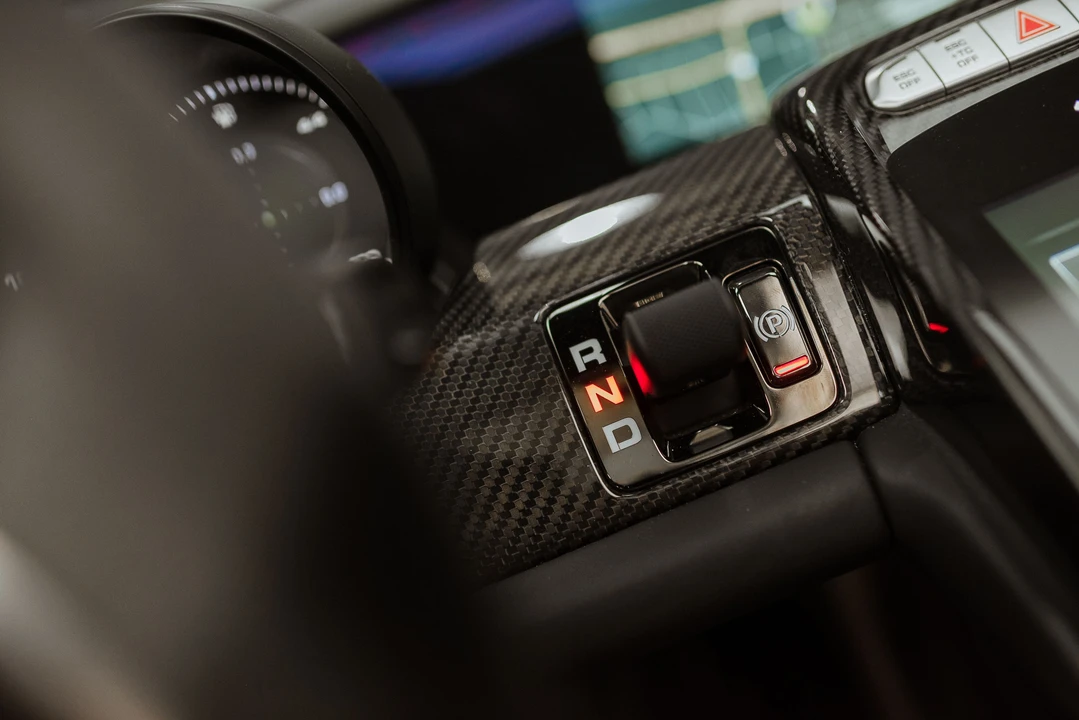 2015 Porsche 918 Spyder - Image 12 of 31