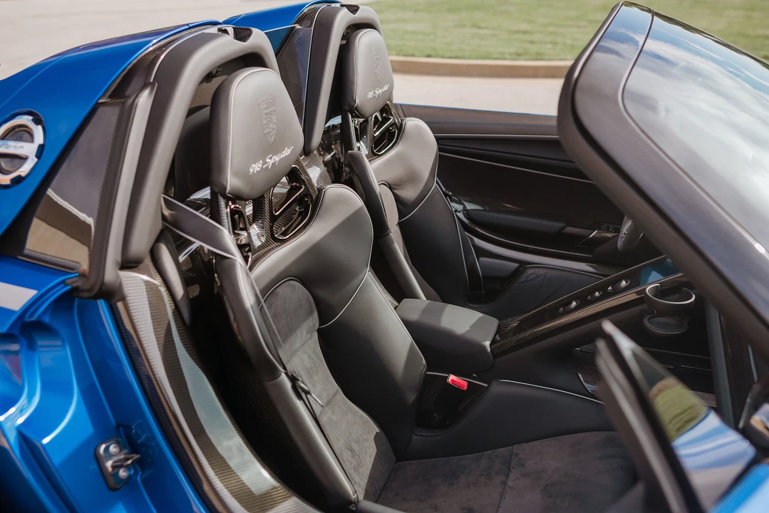 2015 Porsche 918 Spyder - Image 24 of 31