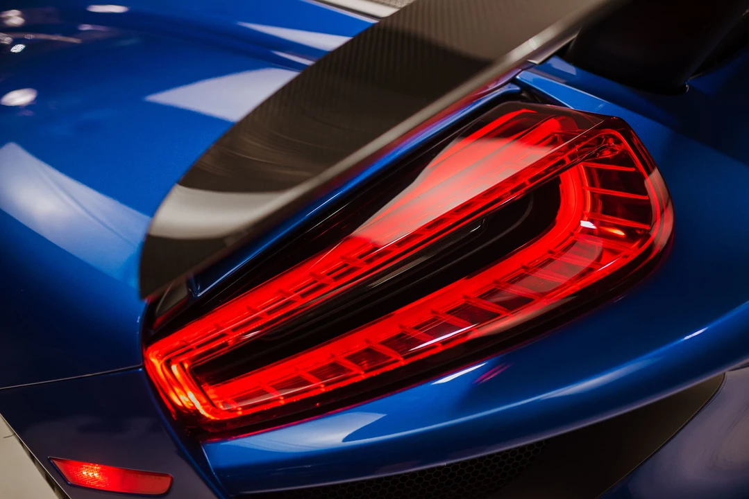 2015 Porsche 918 Spyder - Image 11 of 31