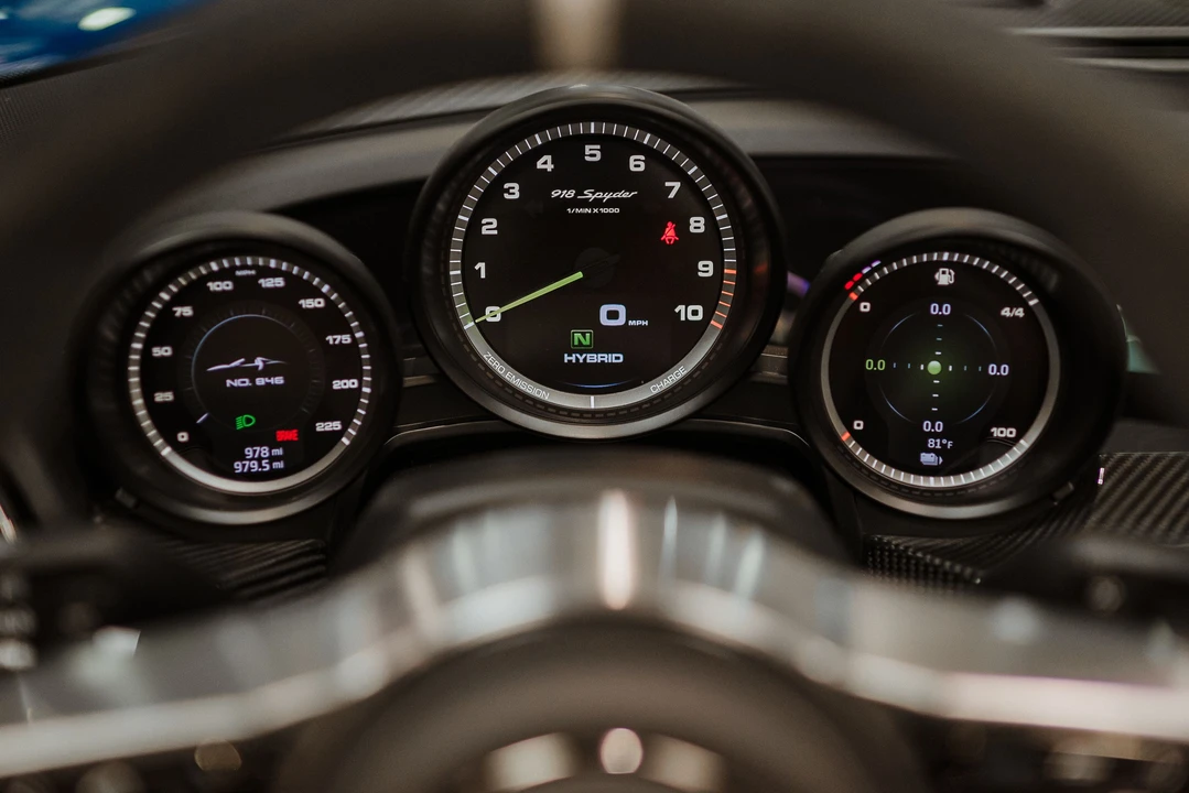 2015 Porsche 918 Spyder - Image 18 of 31