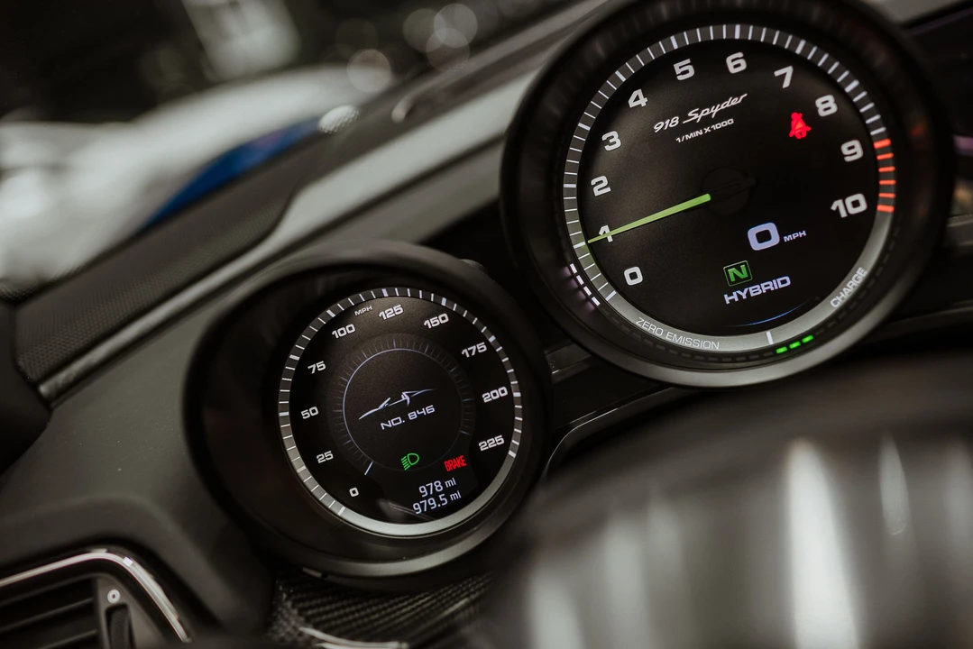 2015 Porsche 918 Spyder - Image 15 of 31