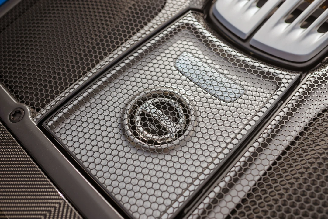 2015 Porsche 918 Spyder - Image 27 of 31