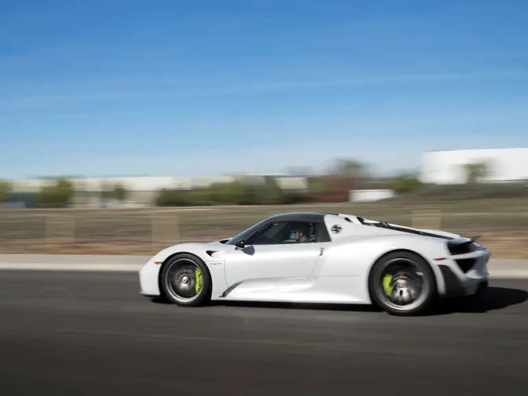 2015 Porsche 918 Spyder - Image 21 of 31
