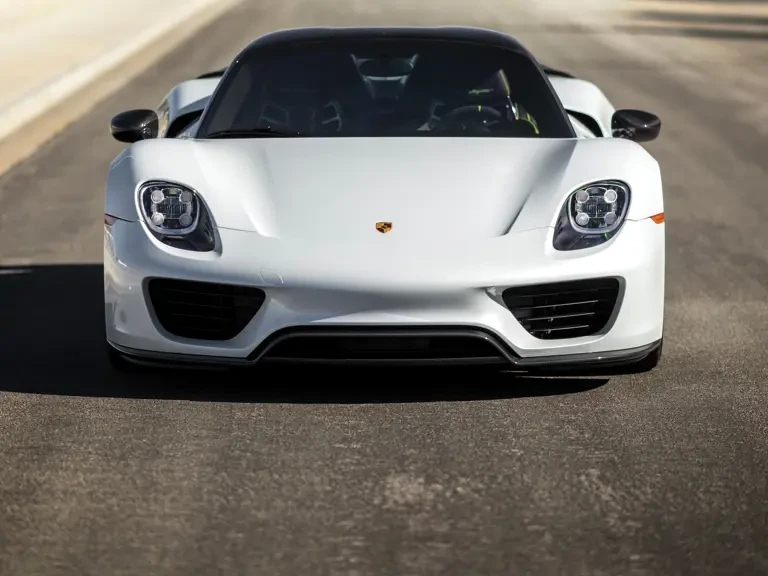 2015 Porsche 918 Spyder - Image 12 of 31