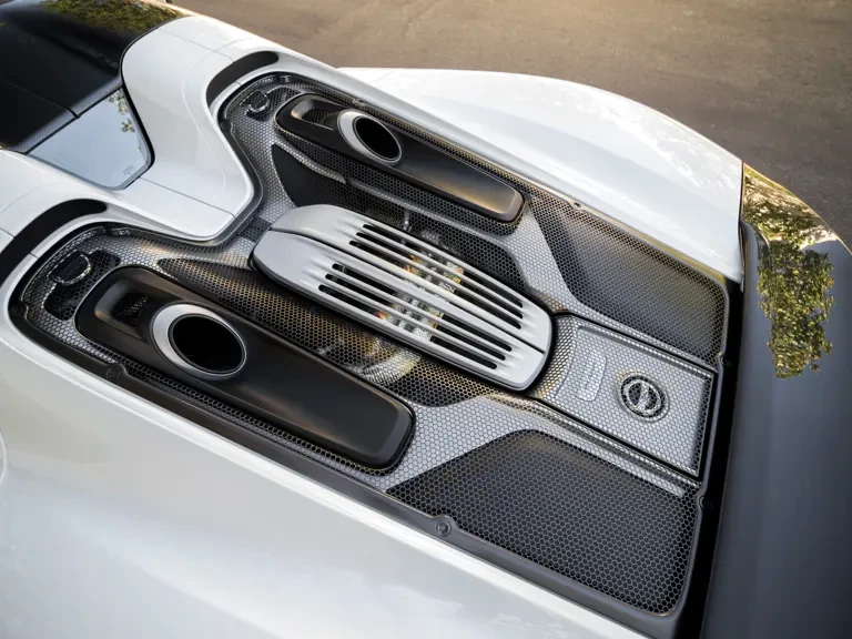 2015 Porsche 918 Spyder - Image 4 of 31
