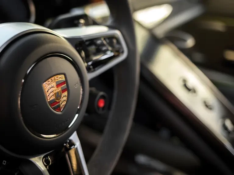 2015 Porsche 918 Spyder - Image 17 of 31