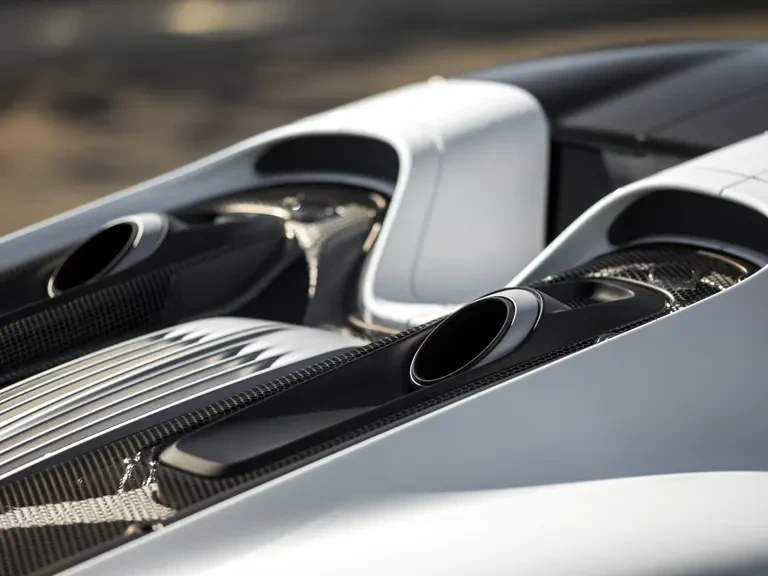 2015 Porsche 918 Spyder - Image 26 of 31