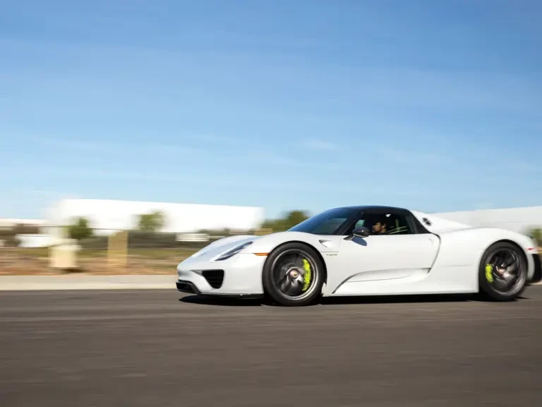 2015 Porsche 918 Spyder - Image 20 of 31