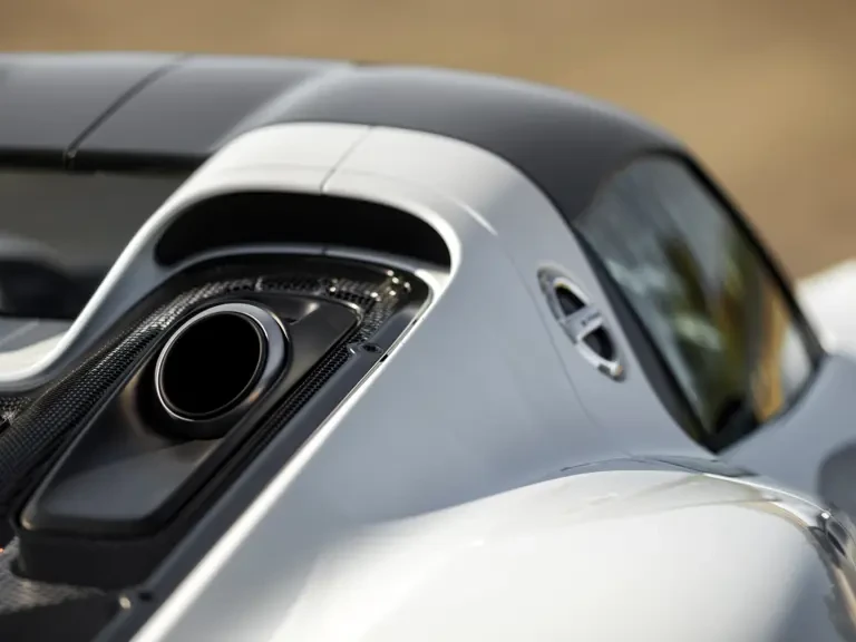 2015 Porsche 918 Spyder - Image 11 of 31