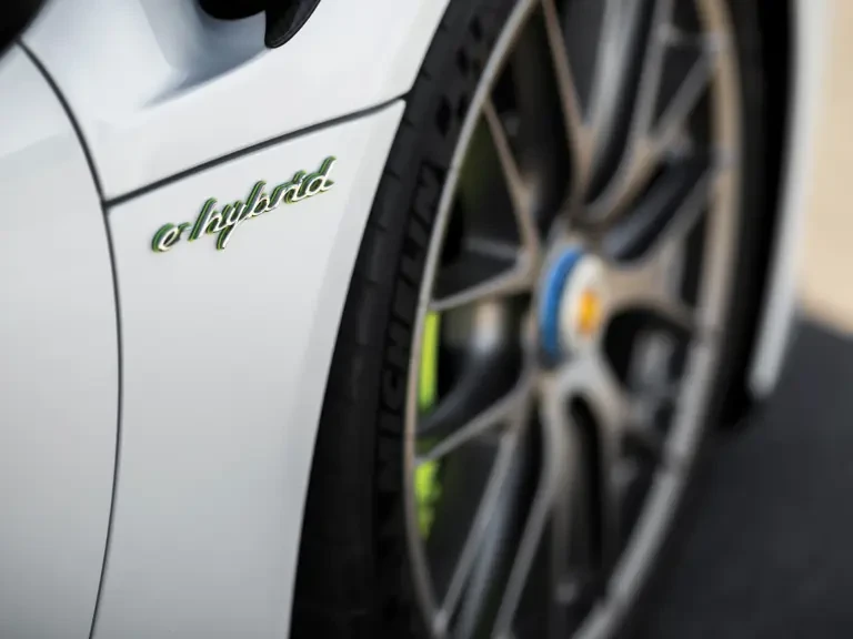 2015 Porsche 918 Spyder - Image 9 of 31