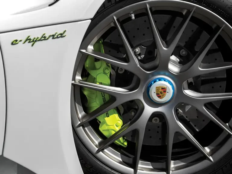 2015 Porsche 918 Spyder - Image 8 of 31