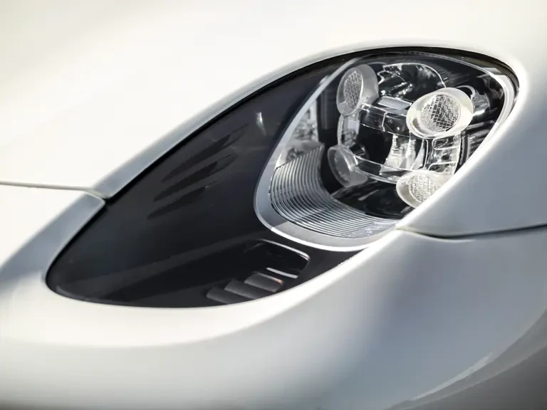 2015 Porsche 918 Spyder - Image 10 of 31