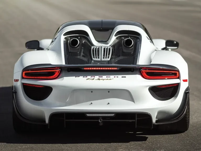 2015 Porsche 918 Spyder - Image 13 of 31