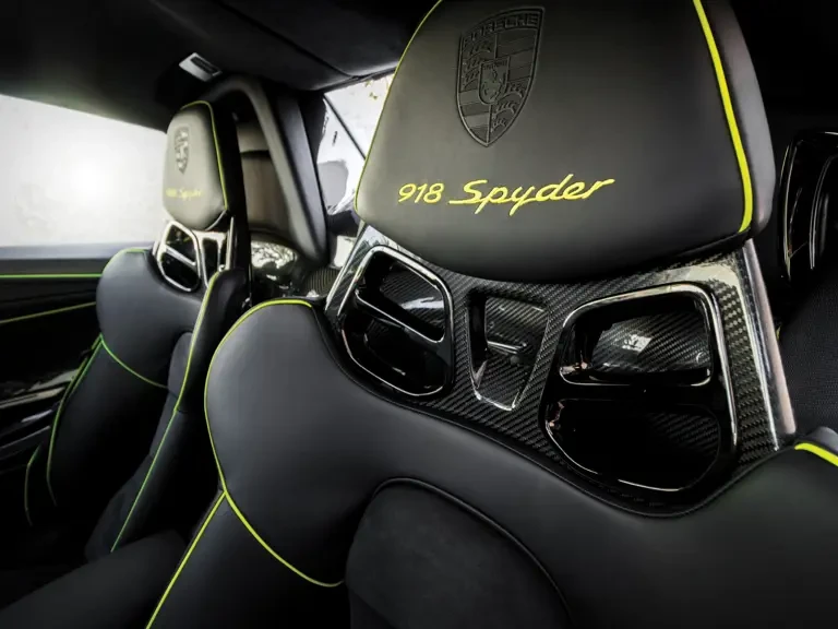 2015 Porsche 918 Spyder - Image 19 of 31