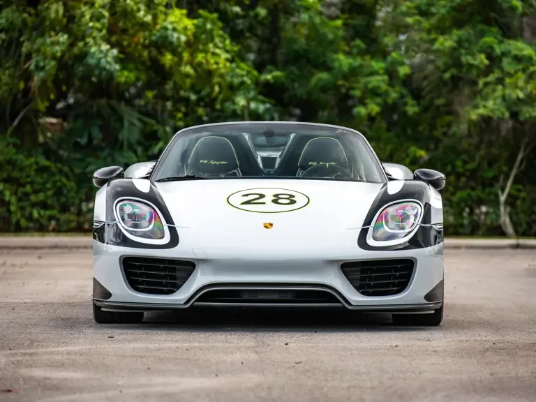 2015 Porsche 918 Spyder - Image 9 of 31