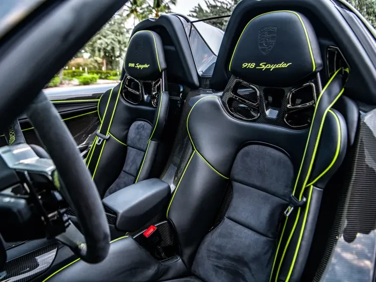 2015 Porsche 918 Spyder - Image 27 of 31
