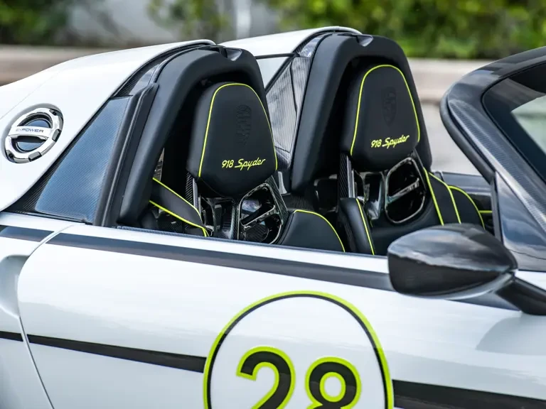 2015 Porsche 918 Spyder - Image 30 of 31