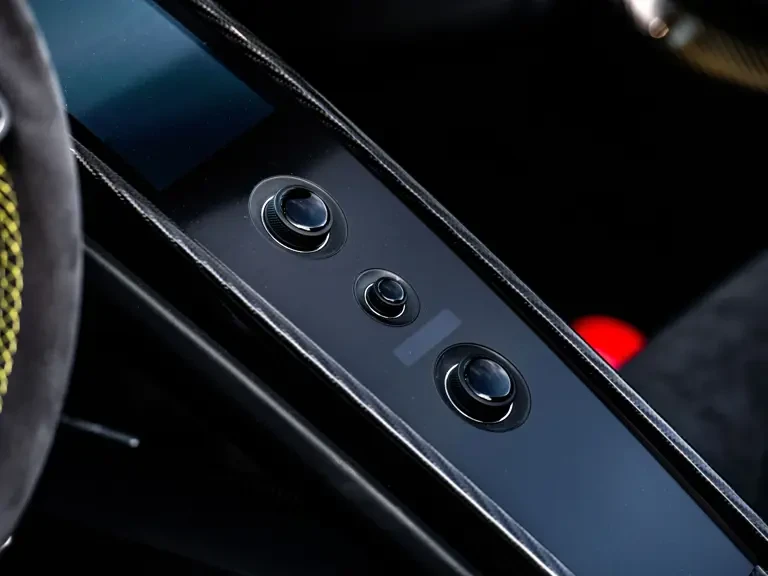 2015 Porsche 918 Spyder - Image 23 of 31