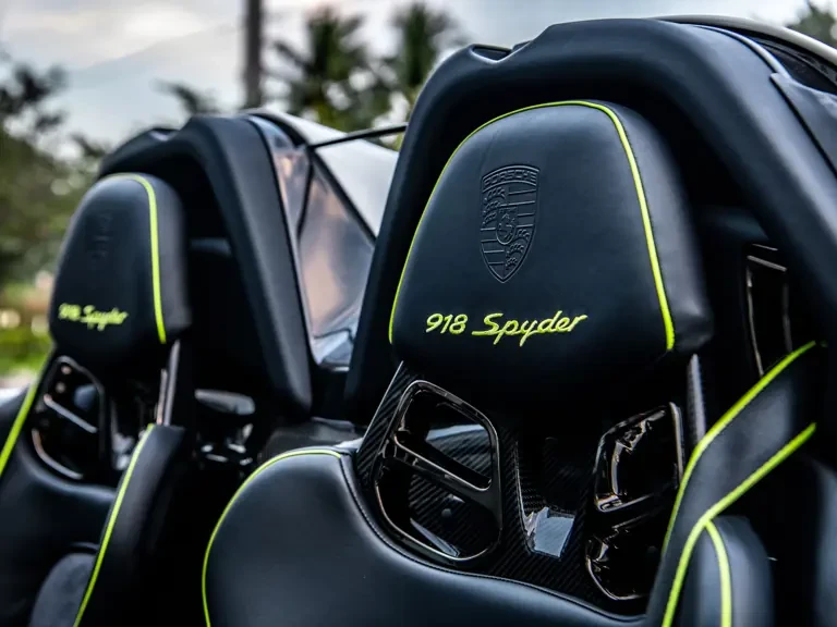 2015 Porsche 918 Spyder - Image 29 of 31