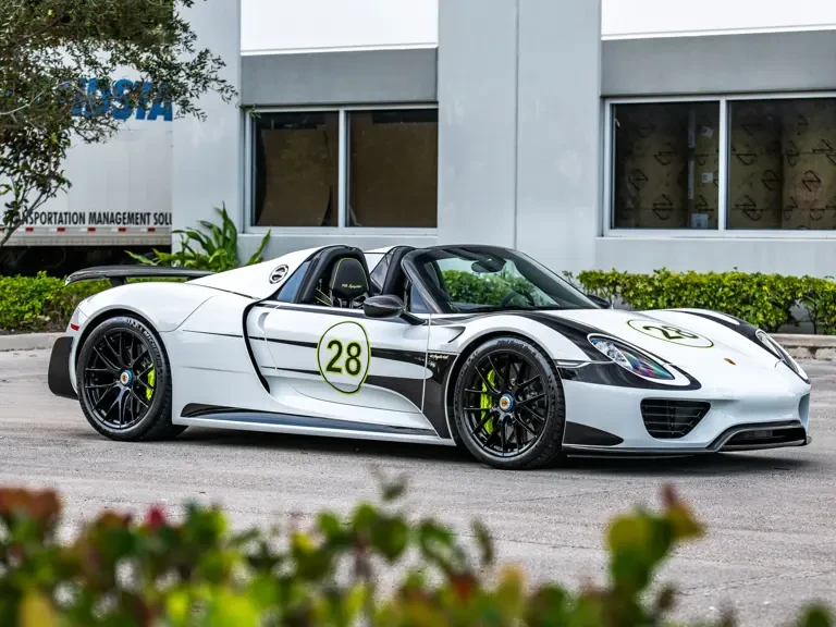 2015 Porsche 918 Spyder - Image 11 of 31
