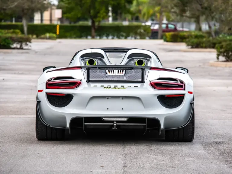 2015 Porsche 918 Spyder - Image 10 of 31