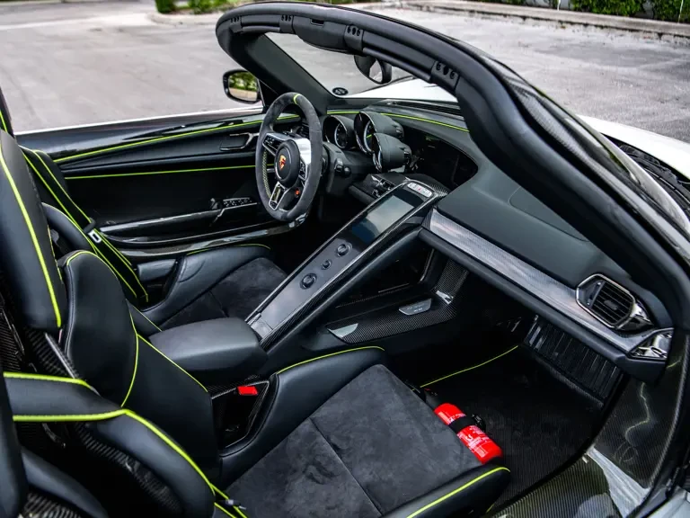 2015 Porsche 918 Spyder - Image 14 of 31