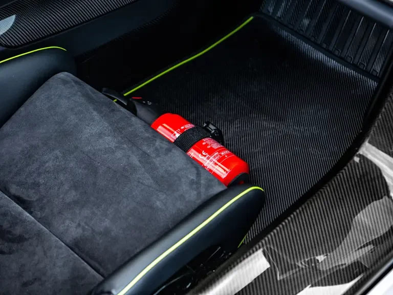 2015 Porsche 918 Spyder - Image 26 of 31