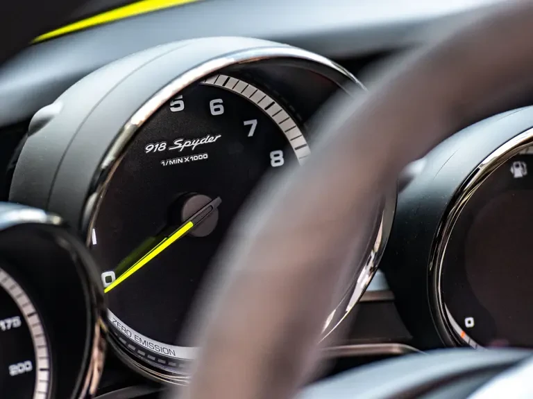 2015 Porsche 918 Spyder - Image 21 of 31