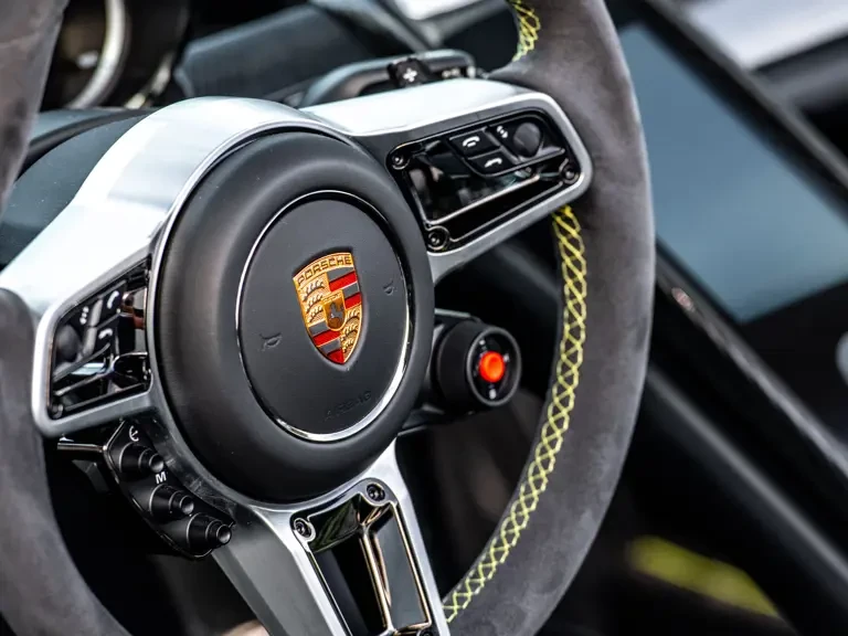2015 Porsche 918 Spyder - Image 17 of 31