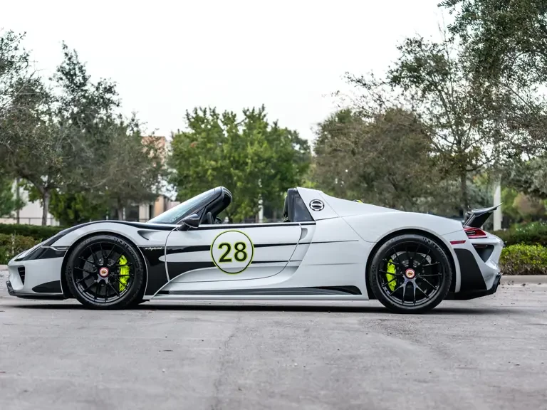 2015 Porsche 918 Spyder - Image 13 of 31
