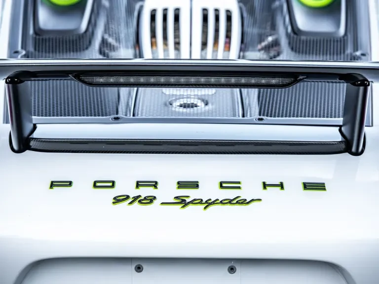 2015 Porsche 918 Spyder - Image 8 of 31
