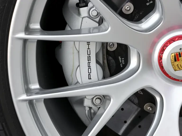 2015 Porsche 918 Spyder - Image 15 of 31