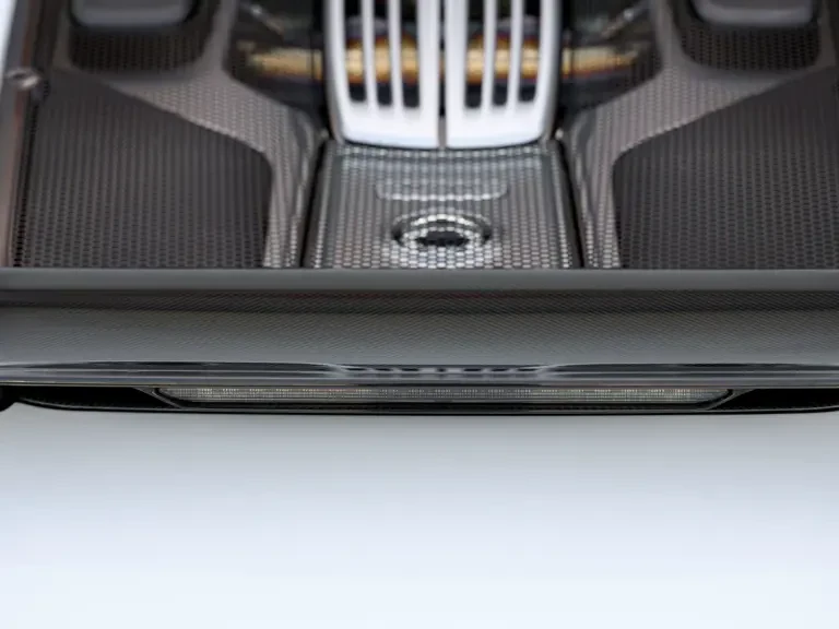 2015 Porsche 918 Spyder - Image 24 of 31