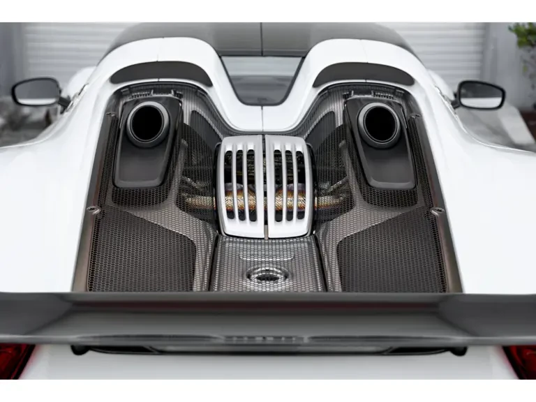 2015 Porsche 918 Spyder - Image 4 of 31