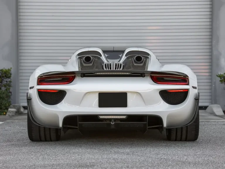 2015 Porsche 918 Spyder - Image 8 of 31