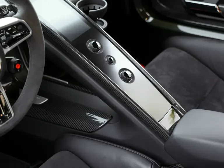 2015 Porsche 918 Spyder - Image 29 of 31