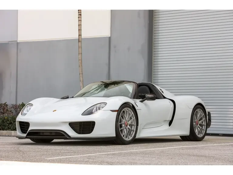 2015 Porsche 918 Spyder - Image 9 of 31
