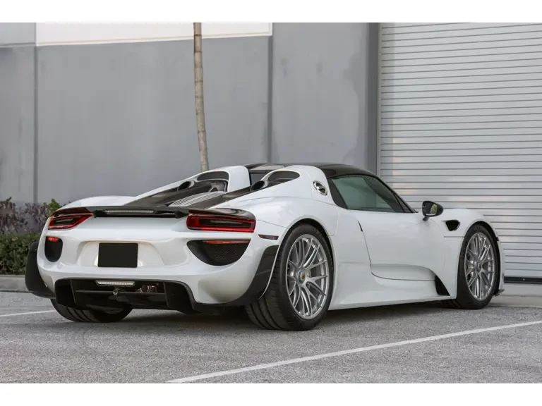 2015 Porsche 918 Spyder - Image 10 of 31