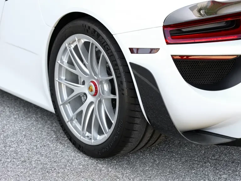 2015 Porsche 918 Spyder - Image 22 of 31