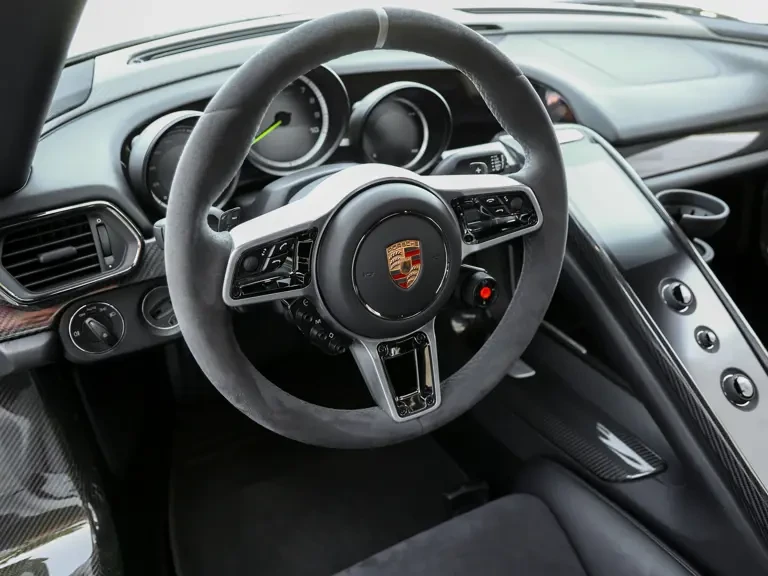 2015 Porsche 918 Spyder - Image 30 of 31